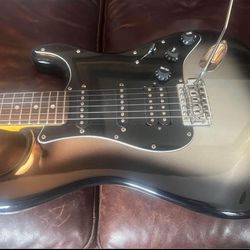 2013 Fender Modern Player Stratocaster Silverburst Electric Guitar in Excellent Condition 