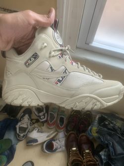 New Fila Sneaker (exclusive)size 10