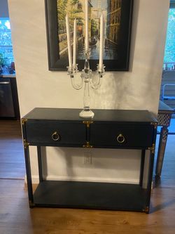 Beautiful Accent table to give a touch of charm to your room