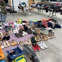 YARD SALE ‼️☀️🖼️🧸👚