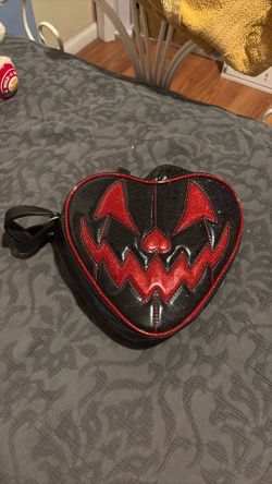 Pumpkin Kult heart-shaped crossbody bag