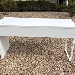 Modern White Computer Desk / Workstation – 55” Wide