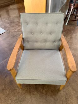 Mid Century Modern Style Chair with gray tufted fabric back
