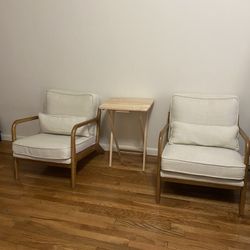 Arm Chairs With 2 Foldable Side Tables 