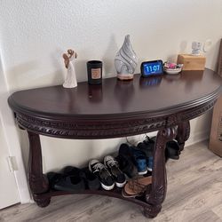 Entrance table