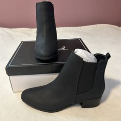 Qupid Women Repeat Chelsea Ankle Low Heel Boots  Black Nubuck 8.5 casual work