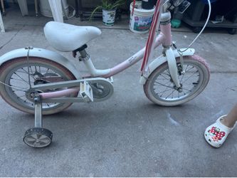 Mini bike come with wheel training 2 L for my girl
