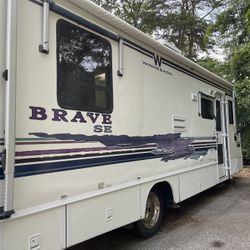 1998 Winnebago Brave P30