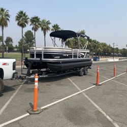 2021 Pontoon Boat
