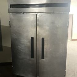 Refrigerator Unit