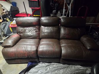 Couch with two reclaimers
