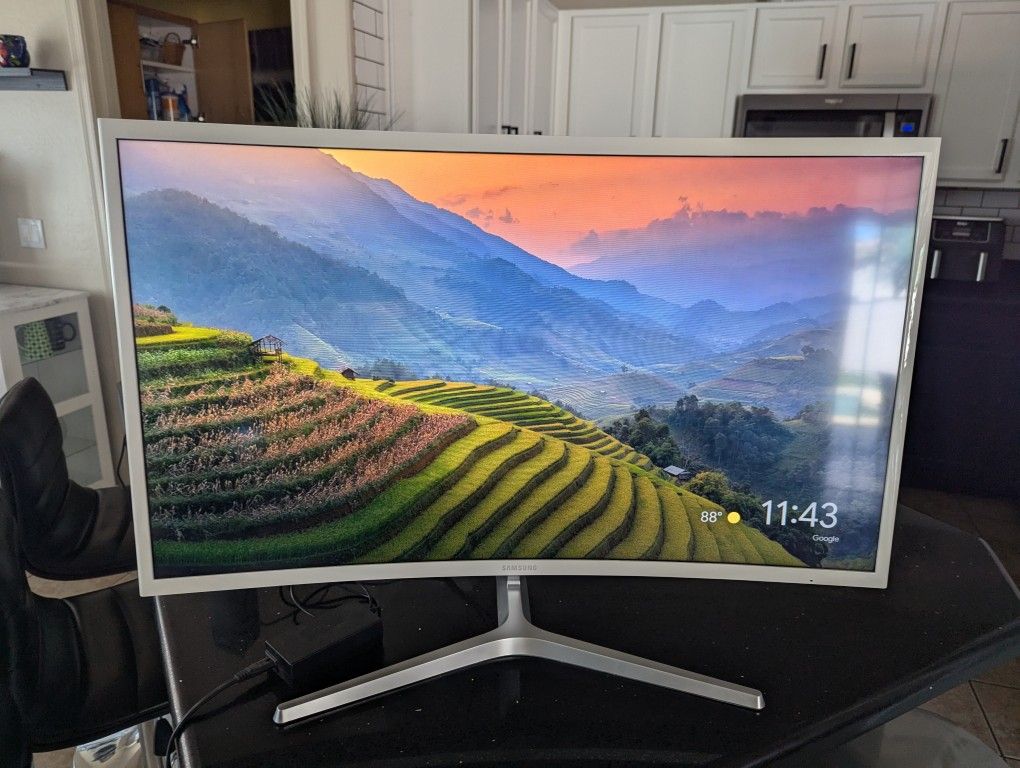 Samsung 32in Curved Computer Monitor - White