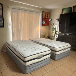 2 VERY NICE XL TWIN SIZE BEAUTY REST MATTRESSES AND BOXSPRINGS FOR SALE! IN EXCELLENT CONDITION, FREE DELIVERY 