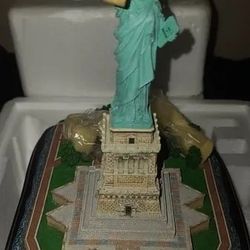 Danbury Mint Lighted Statue Of Liberty.