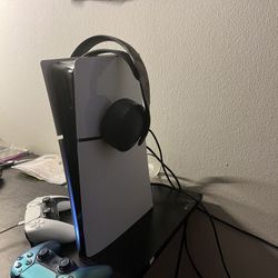 PS5 Slim Bundle W/Astrobot And All Boxes