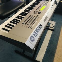 Yamaha Motif 7 Music Production Synthesizer 