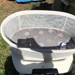 Baby Bouncer And  Baby  Bassinet 