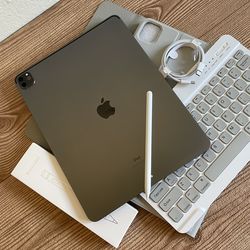 iPad Pro 12.9” (2020 model) 4th Generation 512GB with  keyboard case and pen & Accessories