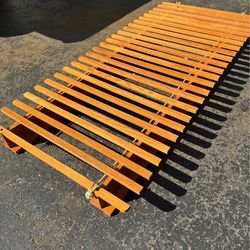 Pierre Chapo (Good Work’s brand) Extendable Daybed or Bench.