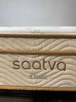 LIKE NEW! Queen Saatva Classic Firm Mattress - Delivery Available