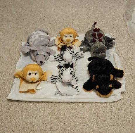 Puppets (1 bear, 1 dinosaur, 1 dog, 2 monkeys and 2 Zebras)