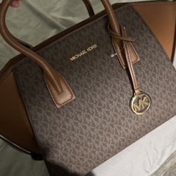 Michael Kors Avril large leather and suede satchel25