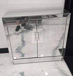 Mirror cabinet
