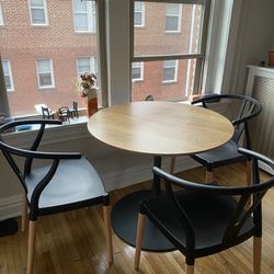 Pedestal Dining Table with Wishbone Chairs