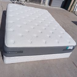 Queen sealy mattress and box spring