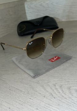 ‘Ray Bans’ Sunglasses