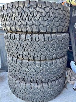 285 70 17 Bfgoodrich ko2 Tires Con 80% de Vida Las 4
