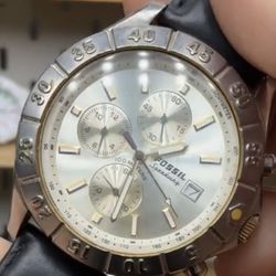 Fossil Speedway chronograph men's quartz watch with a silver-tone dial and a black leather strap