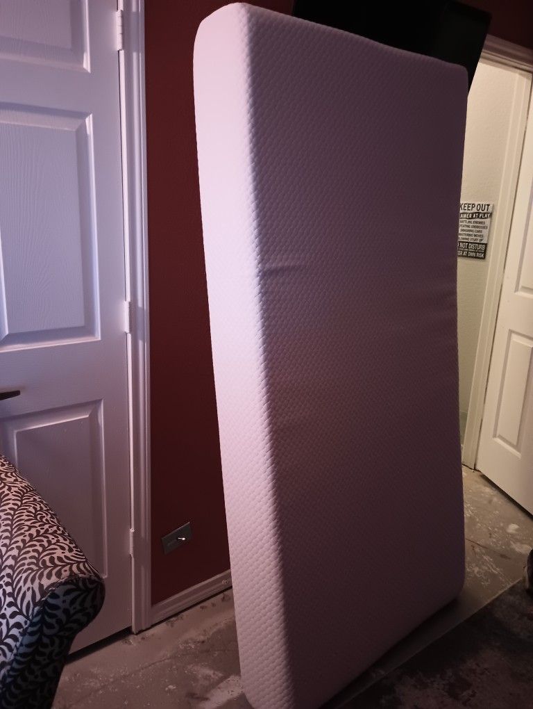 Twin Frame , Mattress Included