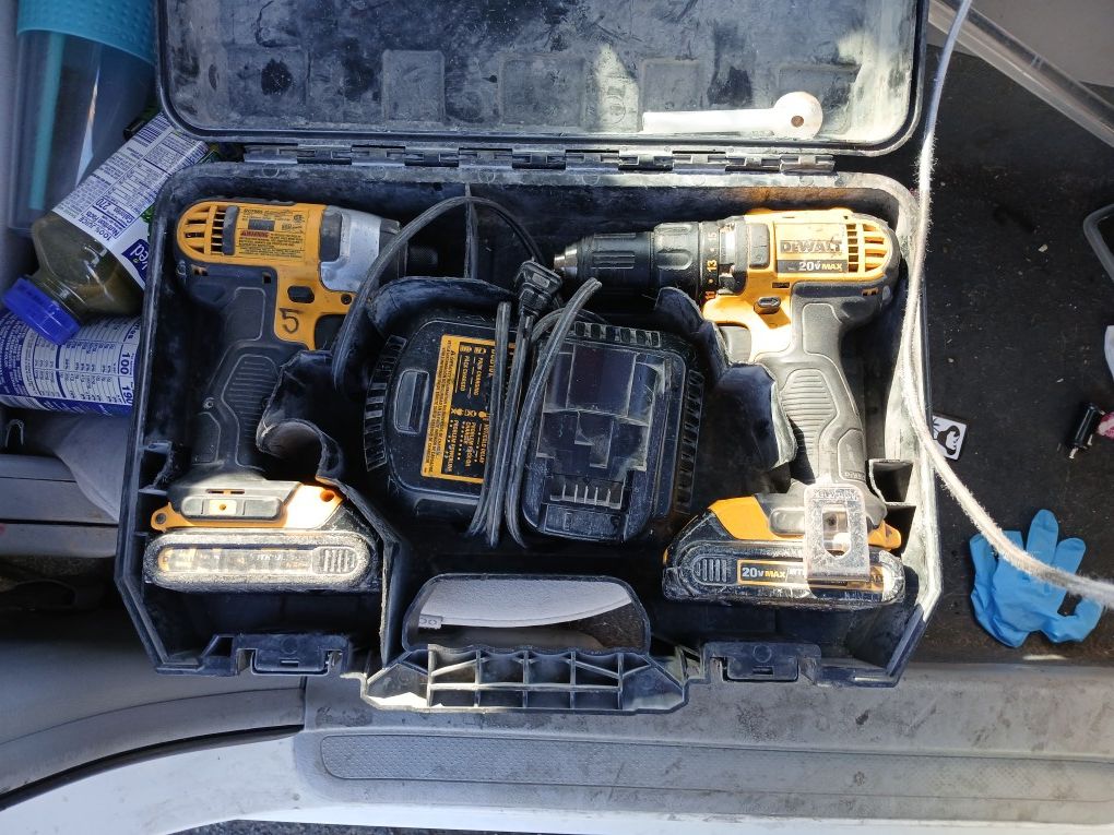 20volt Dewalt Combo Kit Drill And Impact Driver.