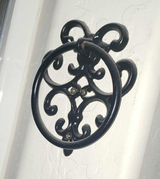 VINTAGE ORNATE BLACK GOTHIC VICTORIAN WROUGHT CAST IRON HAND TOWEL HOLDER CANDLE SCONCE WALL DECOR