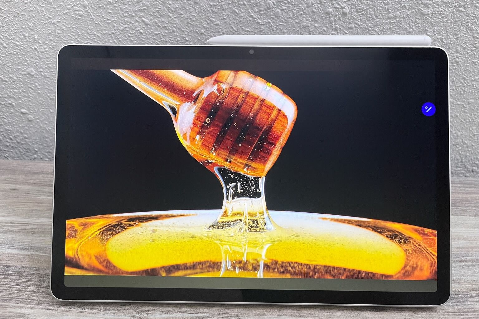 Bundle Samsung Galaxy Tab S9 (11”) Wi-Fi, 128GB — Excellent — 6 months old. Bundle: Official Samsung case + paper-like screen protector