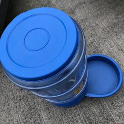 Brand New feeding system it holds 10lbs of dry food, easy to clean and great for in-outdoors use