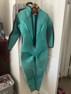 Wetsuit Women L Fits Smaller 