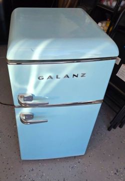 Mini Vintage Syle Fridge