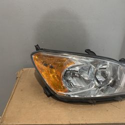 2009-2012 Toyota RAV4 Right Headlight 