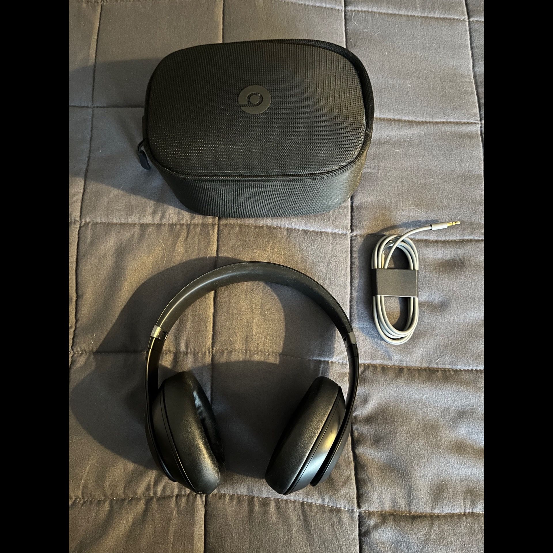Beats Studio Pro Premium Wireless Over-Ear Headphones (NEED GONE ASAP)