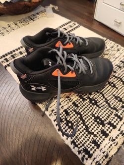 Girls Under Armour Basketball Shoes Size 5