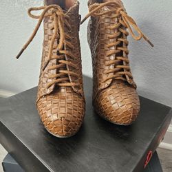 Shoes Size 7