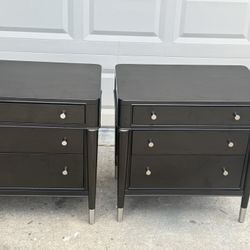 Broyhill Furniture Set (2) 