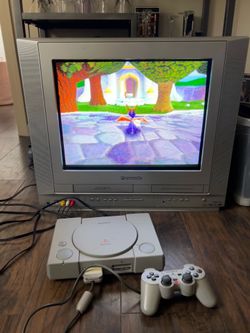 Vintage Panasonic PV-DF 2036M 20” CRT TV/VHS/DVD Combo + 85 Movies DVD Collection