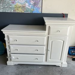 Baby Changing Table And Dresser 