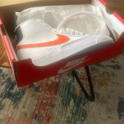 Nikes Blazers