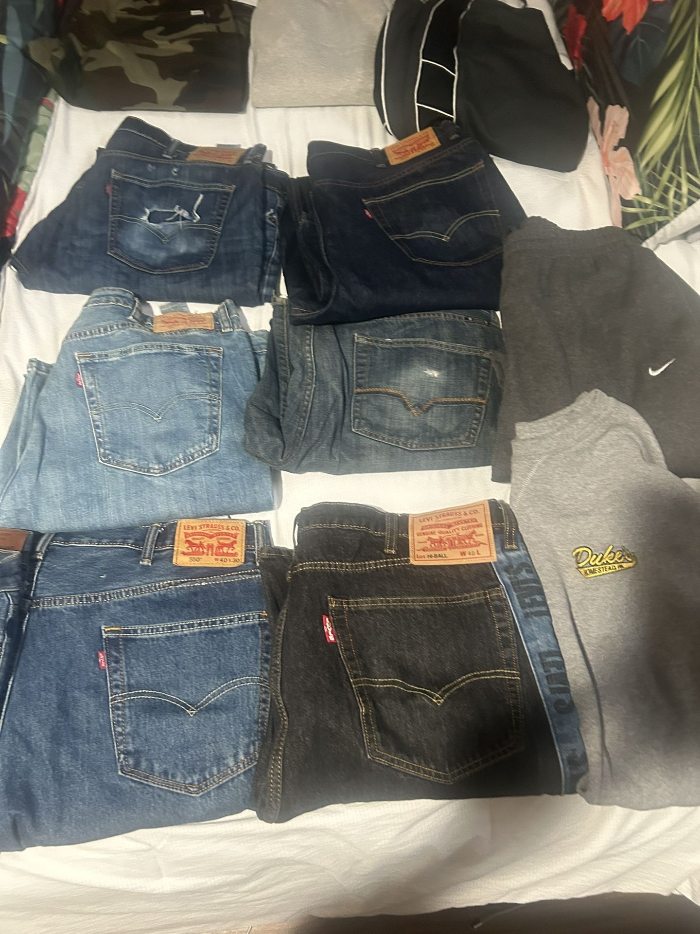 mens levi jeans like new , 30 l 40 w