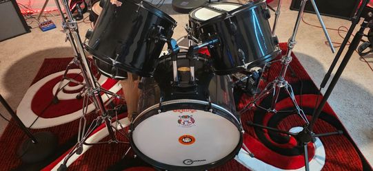 6 Piece Drumset with symbols and stands and hardware