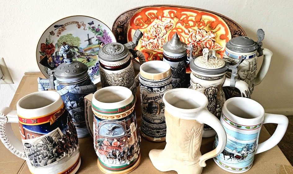 Vintage plates, and small in excellent condition.